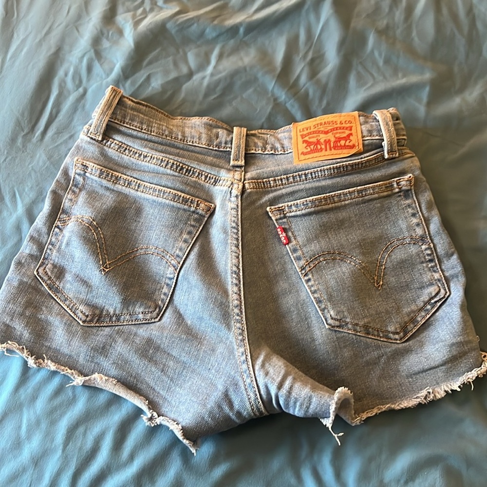 Levi’s Tribeca High Rise Denim Shorts - Picture 4 of 4